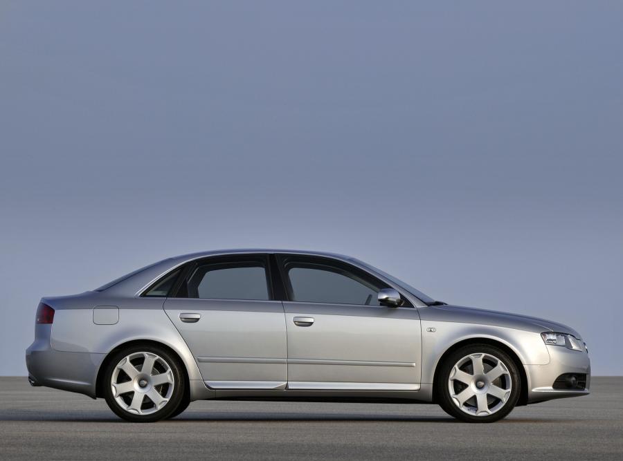  Audi S4 Sedan 4.2 Quattro (B7, 8E) 2005 года  (WW) (фото 8 из 13)